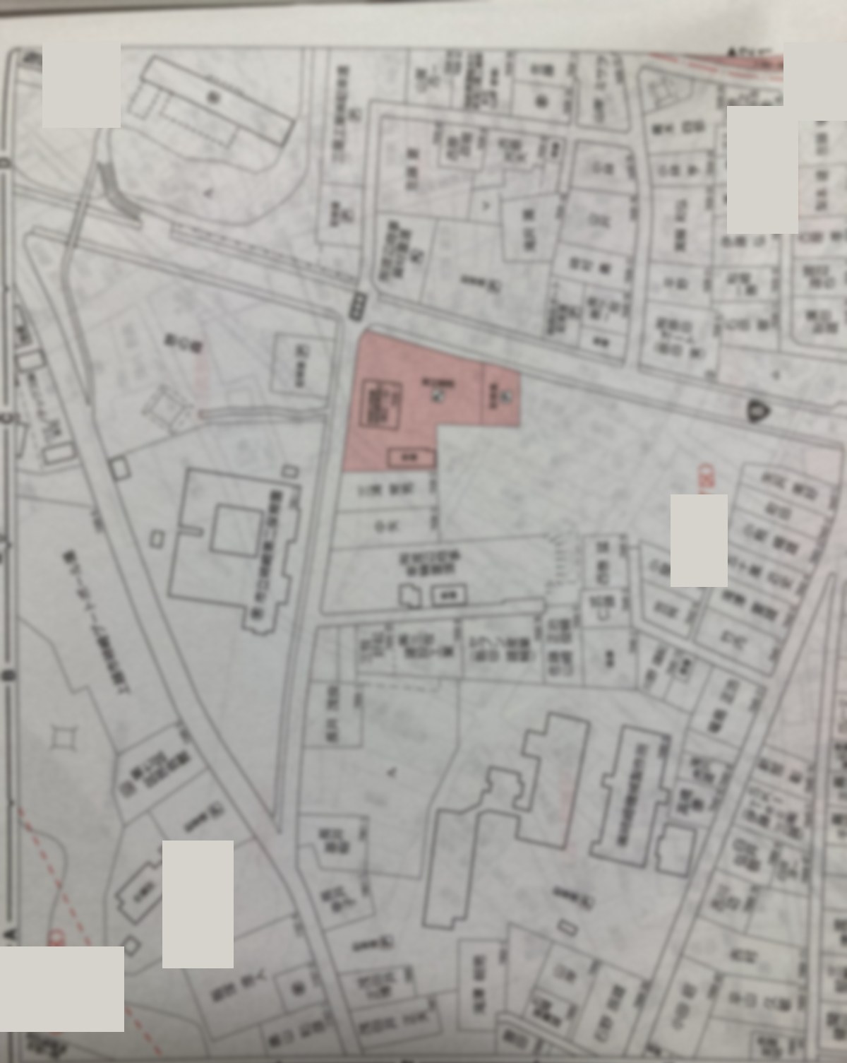 住宅地図の1ページ。区画に細かい文字がびっしり並んでいて、番地も名前も読み取れない